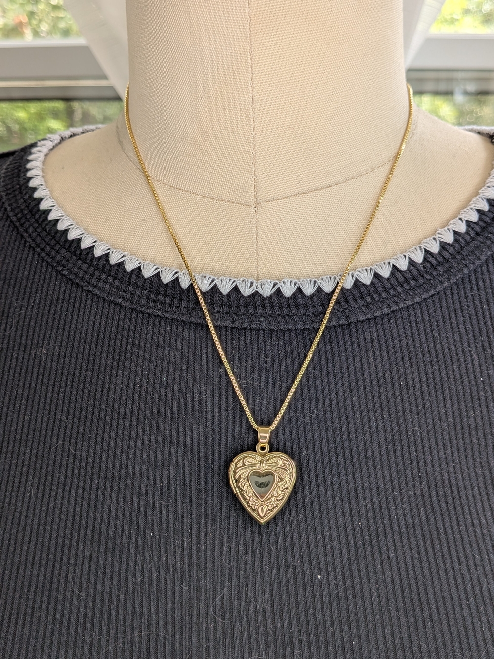 Gold Tone Etched Floral Bow Heart Locket Pendant Necklace Box Chain